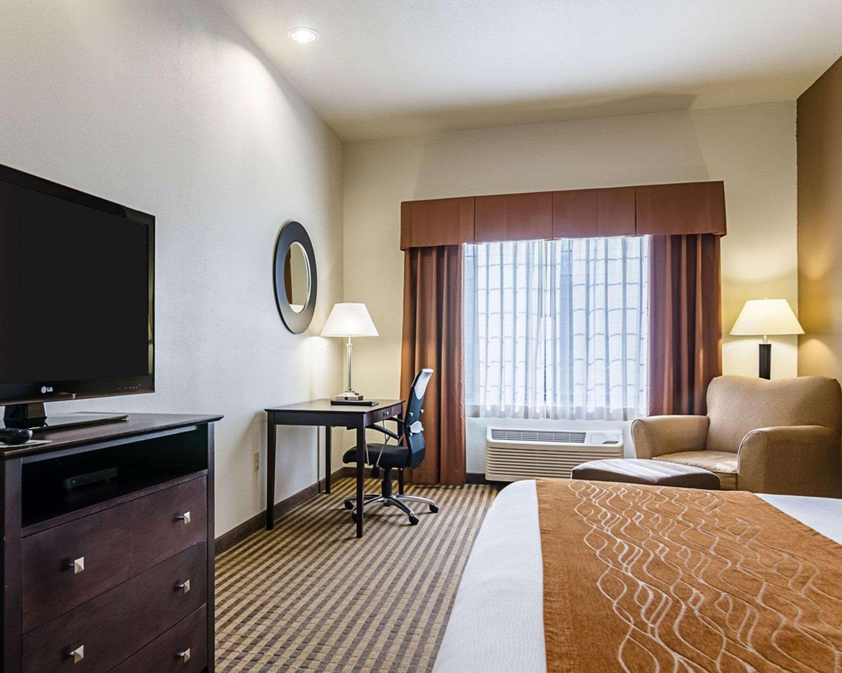 Comfort Inn & Suites Lawrence - University Area Экстерьер фото