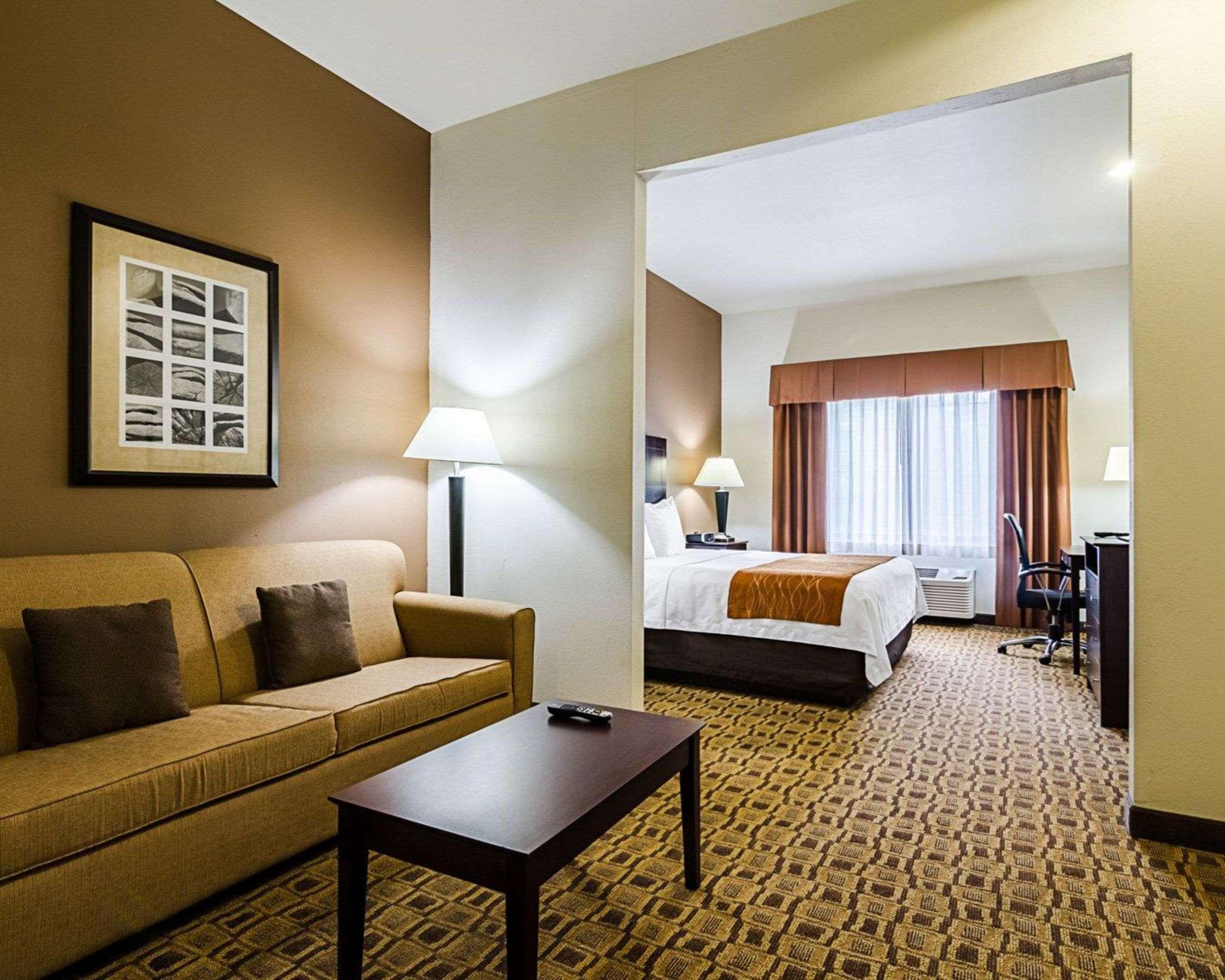 Comfort Inn & Suites Lawrence - University Area Экстерьер фото