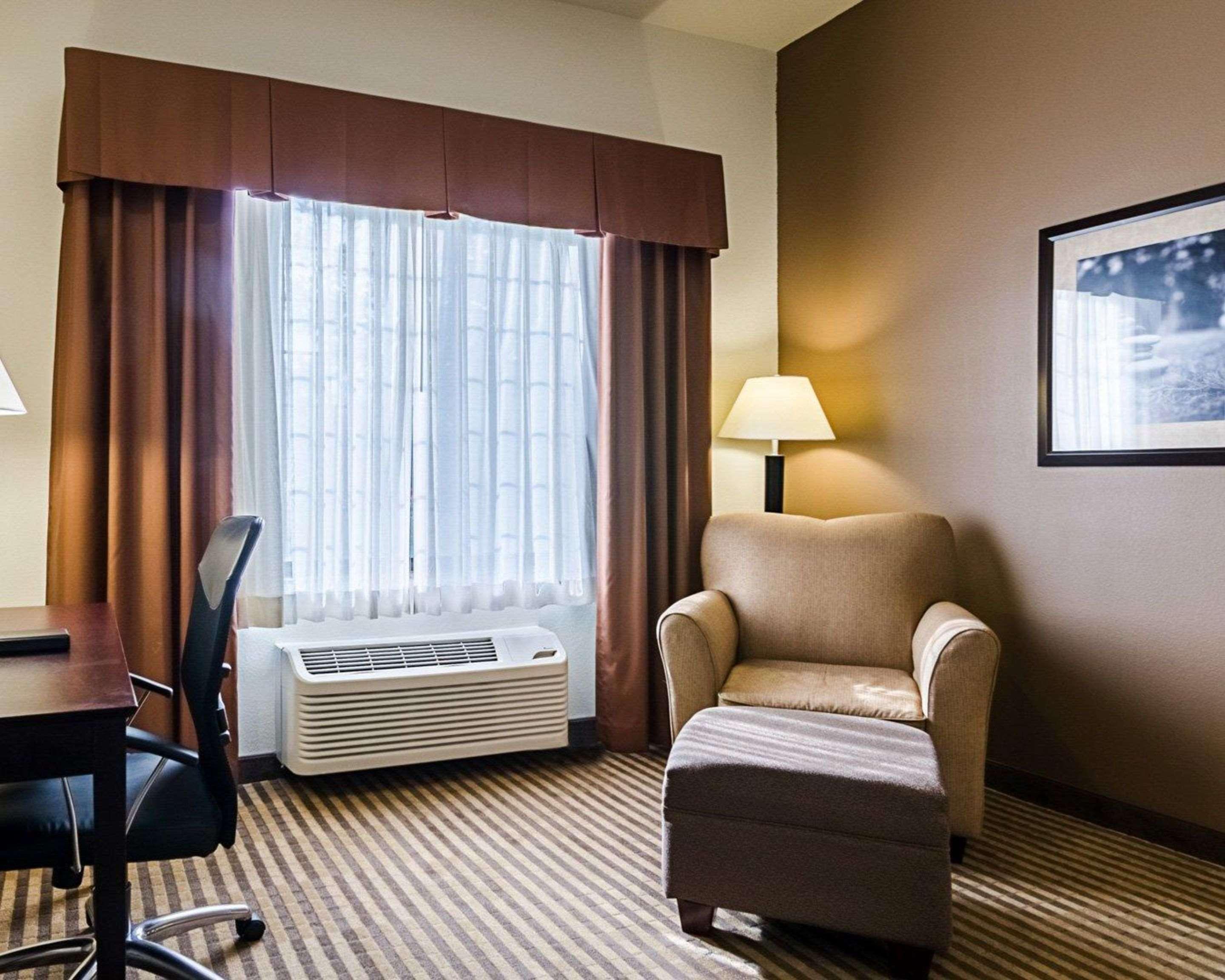 Comfort Inn & Suites Lawrence - University Area Экстерьер фото