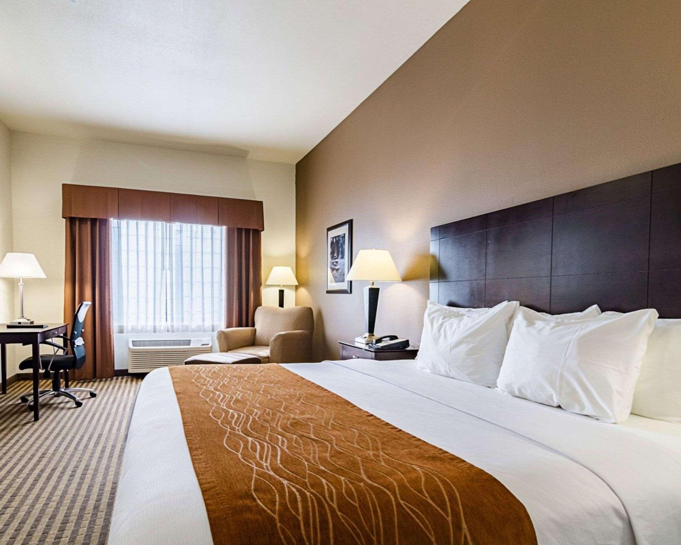 Comfort Inn & Suites Lawrence - University Area Экстерьер фото