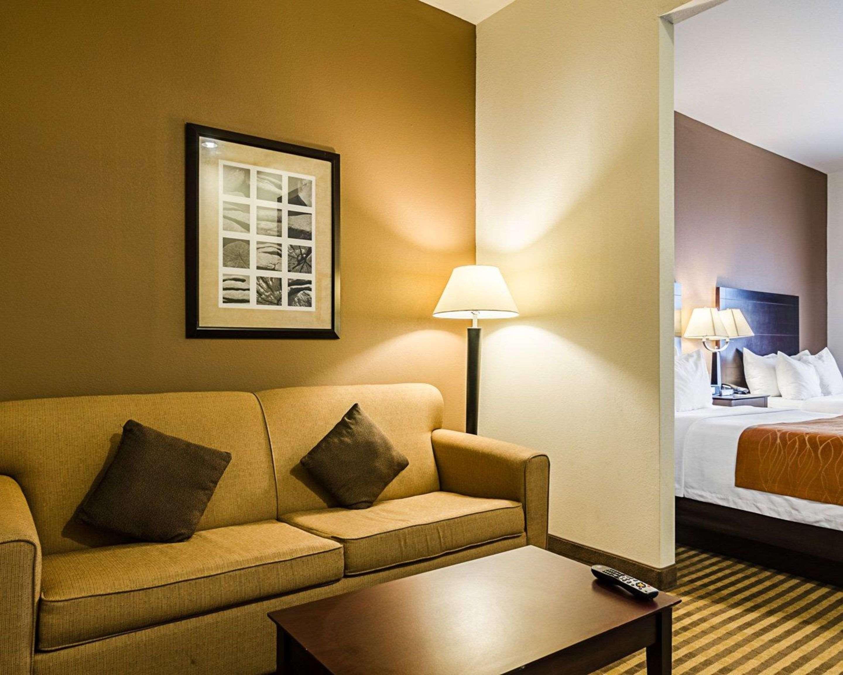 Comfort Inn & Suites Lawrence - University Area Экстерьер фото