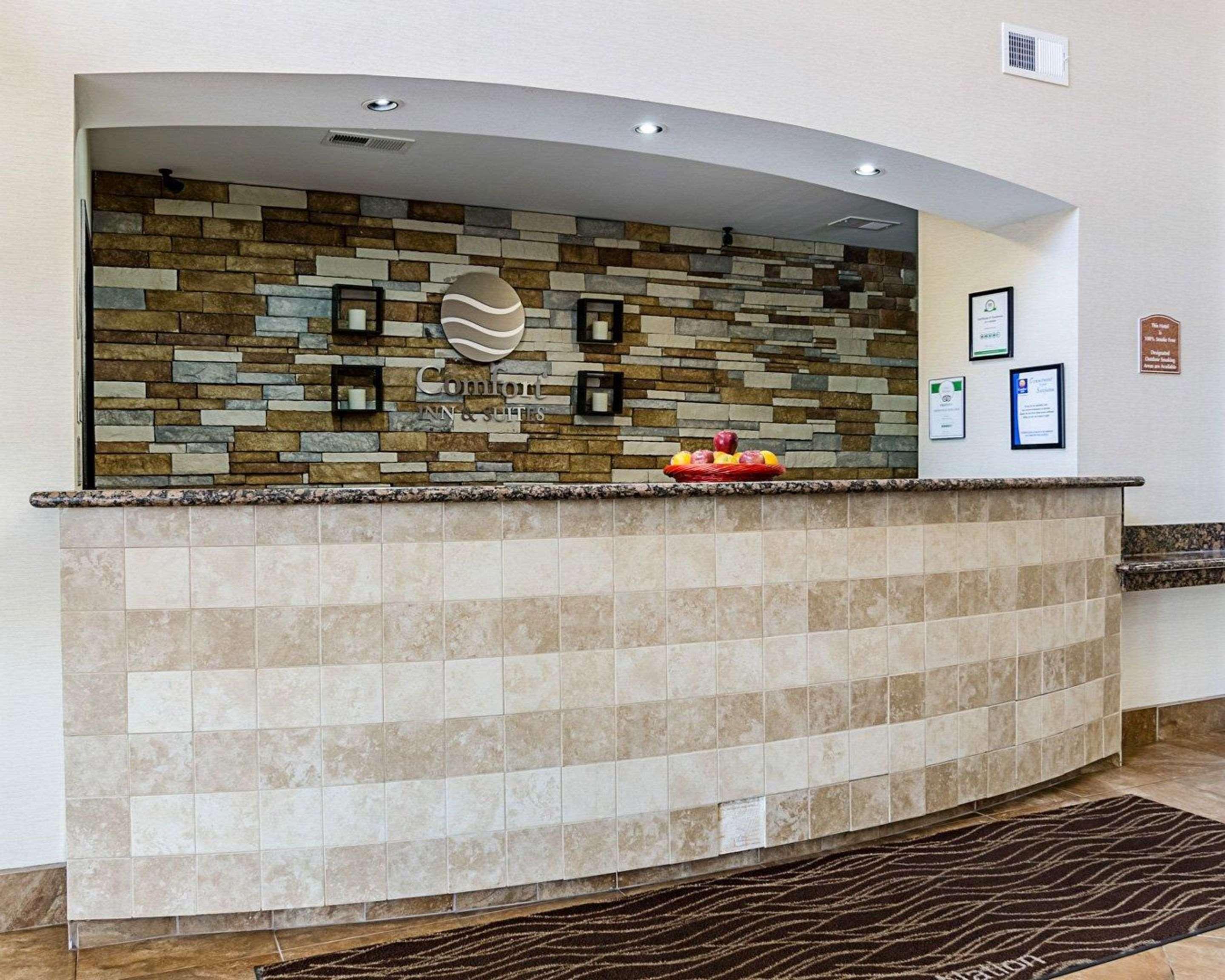 Comfort Inn & Suites Lawrence - University Area Экстерьер фото