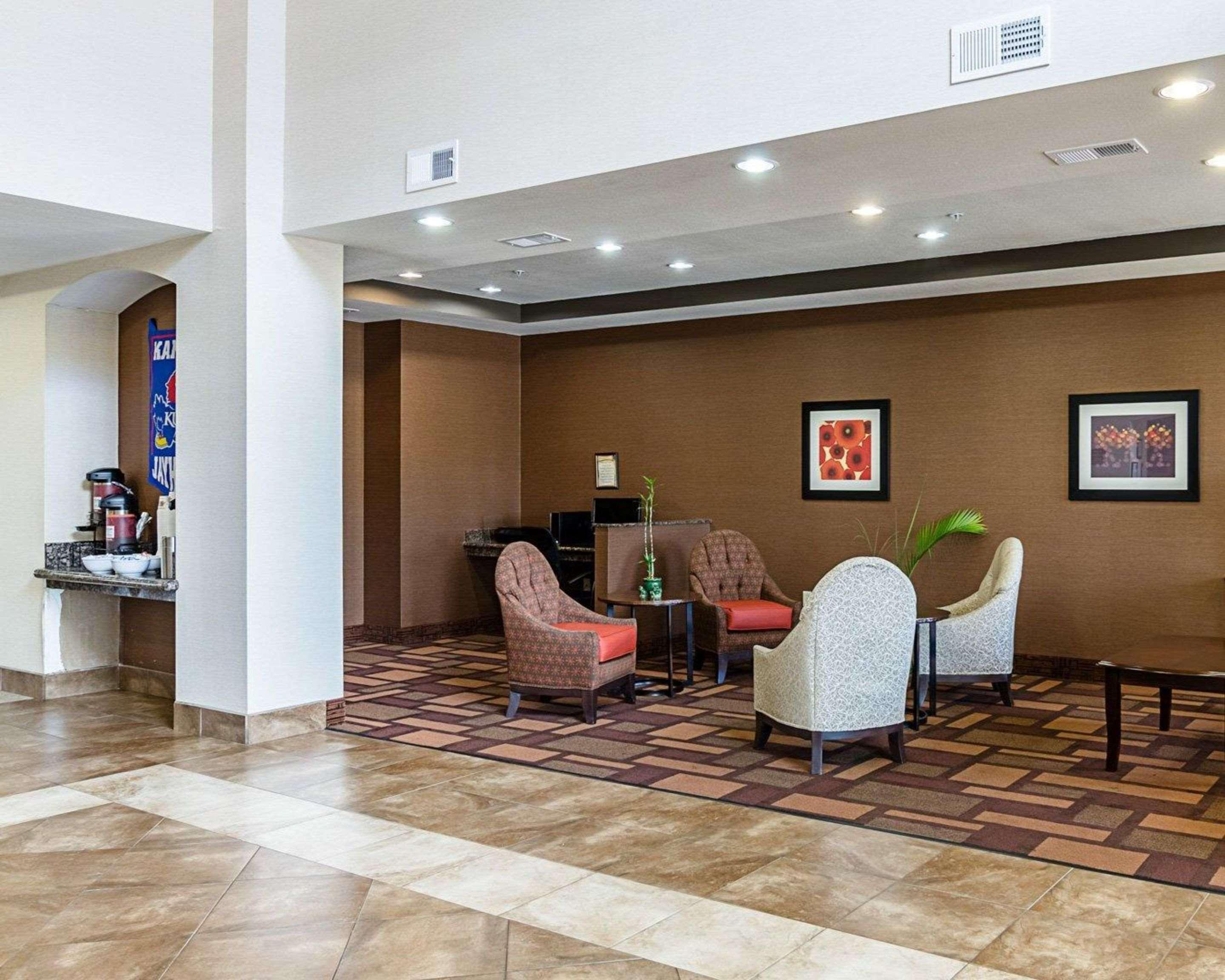 Comfort Inn & Suites Lawrence - University Area Экстерьер фото