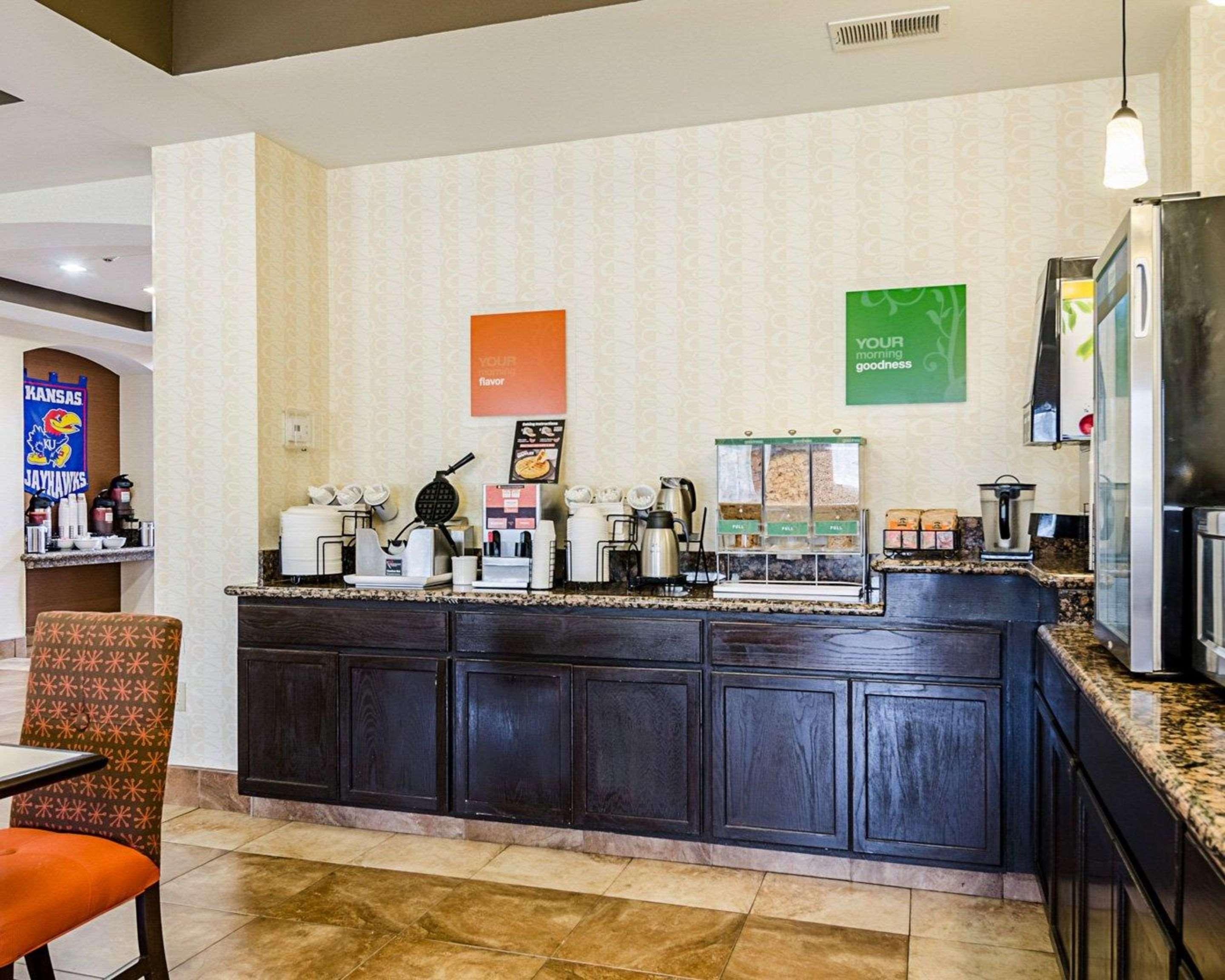 Comfort Inn & Suites Lawrence - University Area Экстерьер фото