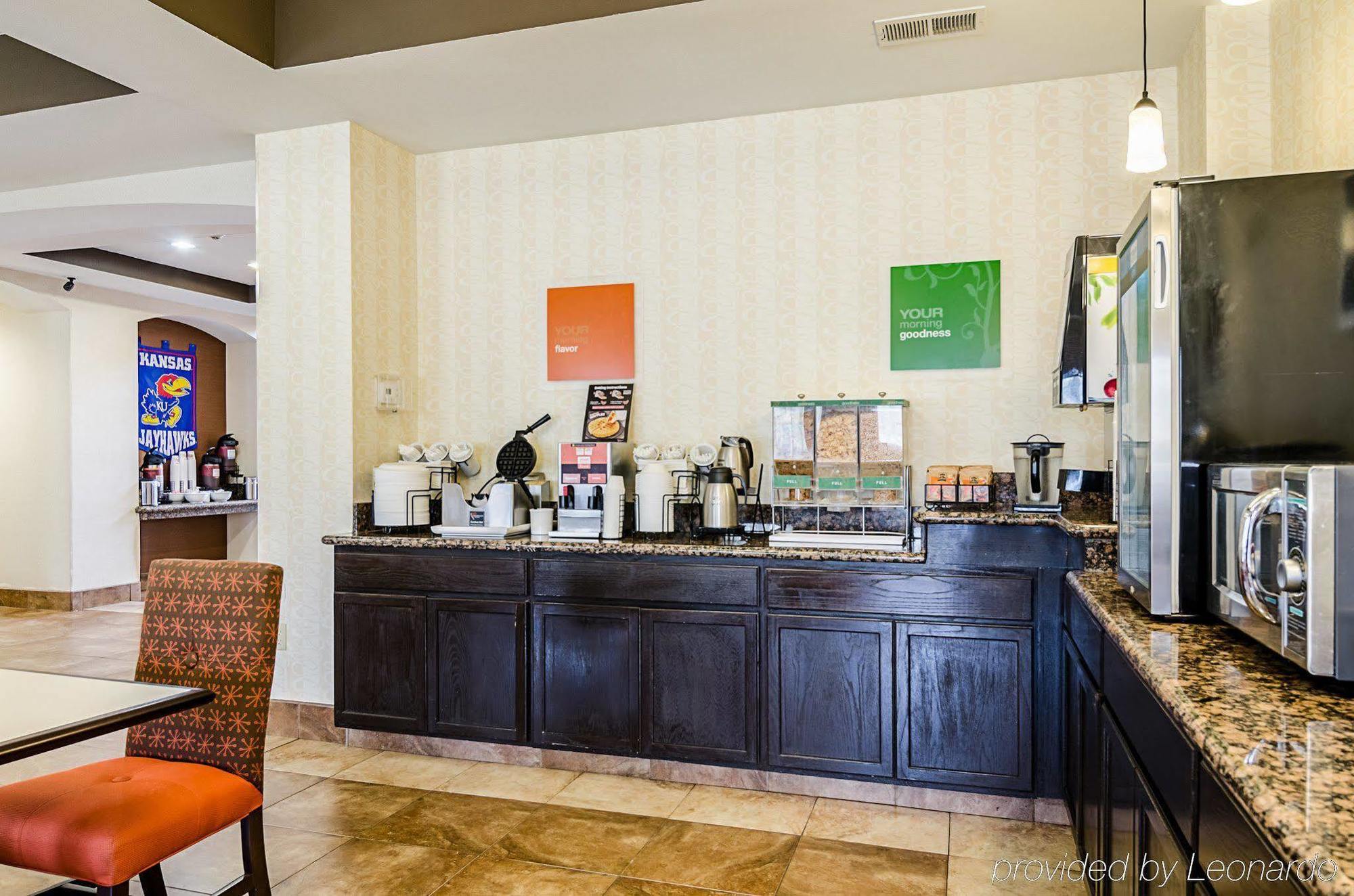 Comfort Inn & Suites Lawrence - University Area Экстерьер фото